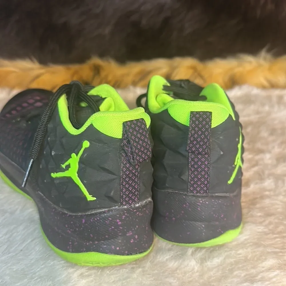Nike extra fly Jordan shoes 6.5 (2700)